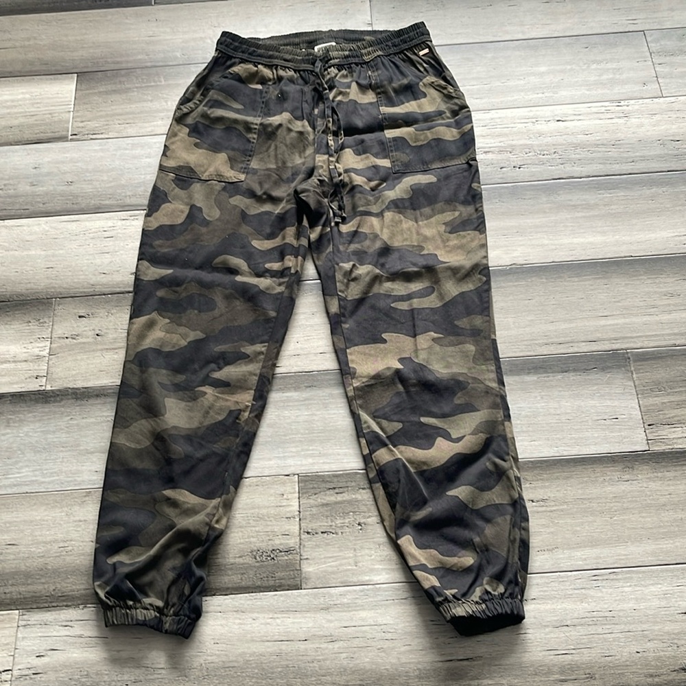Pink VS Pants Size XS Green Camo Pull On Easy Jogger High Rise Elastic Waist
